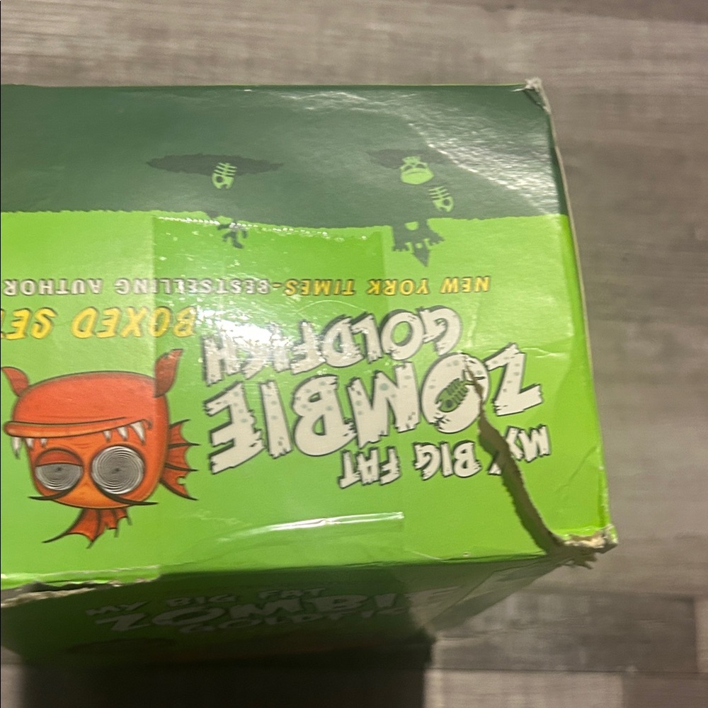 My Big Fat Zombie Goldfish Boxed Set - Picture 4 of 6